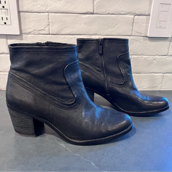 Arturo Chiang sz 8.5 black leather western style heeled ankle booties - Picture 2 of 16